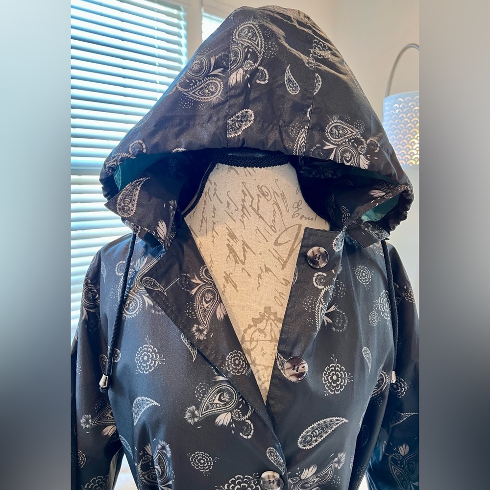 Capelli of New York Black Paisley Rain Coat Belt Hood Large - Picture 4 of 12